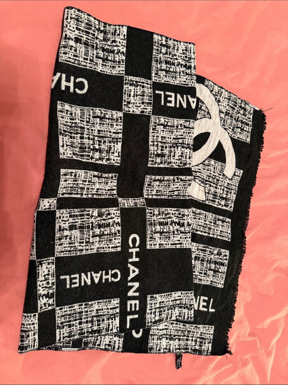 Black and white pattern scarf
